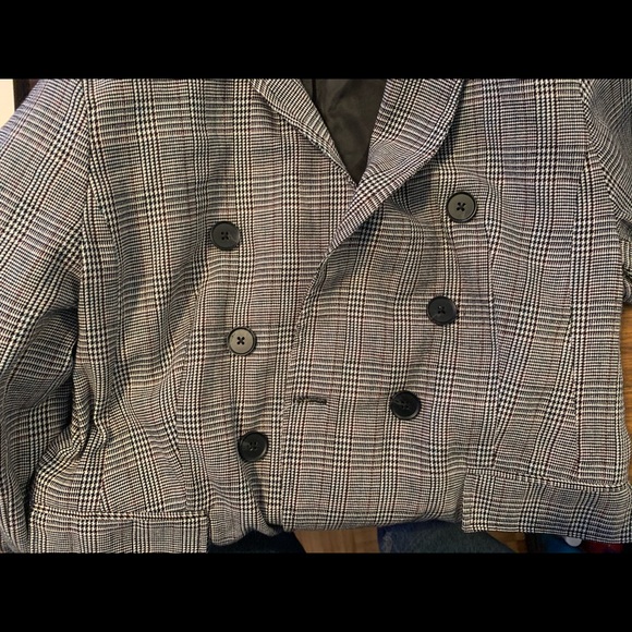 Blazer - Picture 3 of 4